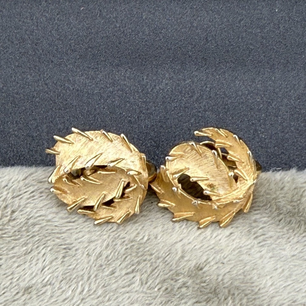 Vintage Trifari Clip On Earrings Gold Tone‎ Porcupine Jagged Edge